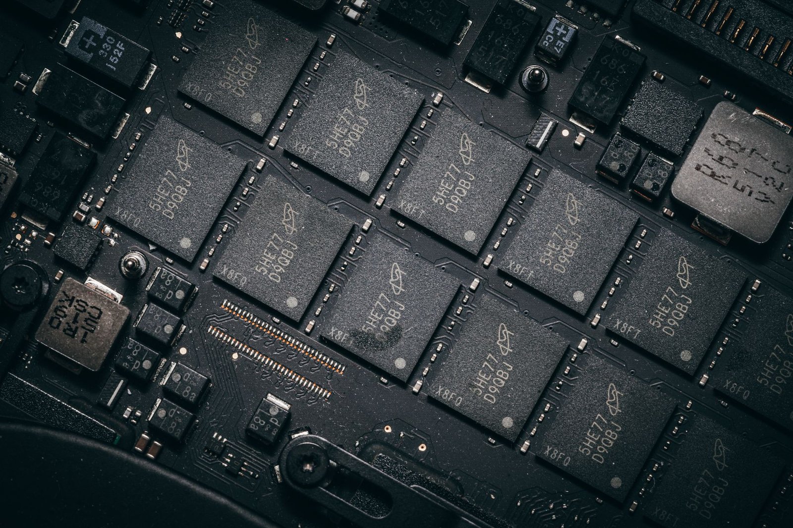 Diagram illustrating the architecture of Apple's M4 chip.
