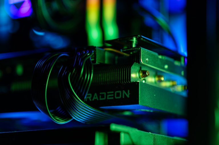 Compare: Intel Core Ultra 9 vs AMD Ryzen 9 9950X for Laptops in 2026